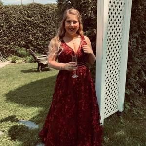 Meet your Posher, Laurie